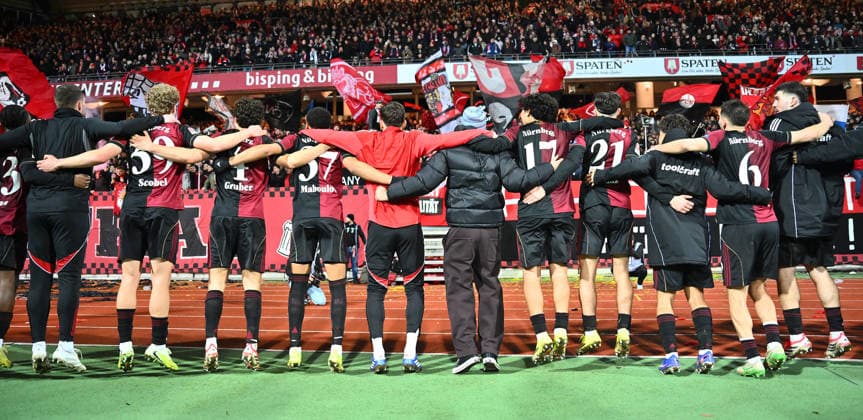 13 02 2026 Soccer Season 2025 2026 2 Soccer Bundesliga 22 Matchday 1 FC Nürnberg FCN Club Karlsruher SC KSC Sportfoto Zink xwoxzix DFL regulations prohibit any use of photographs as image sequences and or quasi video only for editorial use Mannschaft Team FCN Jubel Freude vor Fans Fanblock nach Spielende