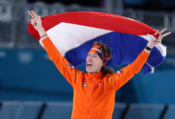 (260213) -- MILAN, Feb. 13, 2026 -- Jorrit Bergsma of the Netherlands celebrates after the Speed skating, Eisschnelllauf men s 10000m event at the Milan-Cortina 2026 Olympic Winter games, Winterspiele,Spiele, Summer games in Milan, Italy, Feb. 13, 2026. ) (MICO2026)ITALY-MILAN-OLYMPIC WINTER GAMES-SPEED SKATING-MEN S 10000M DuxXiaoyi 