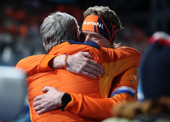 (260213) -- MILAN, Feb. 13, 2026 -- Jorrit Bergsma (R) of the Netherlands celebrates after the Speed skating, Eisschnelllauf men s 10000m event at the Milan-Cortina 2026 Olympic Winter games, Winterspiele,Spiele, Summer games in Milan, Italy, Feb. 13, 2026. ) (MICO2026)ITALY-MILAN-OLYMPIC WINTER GAMES-SPEED SKATING-MEN S 10000M LixJing 