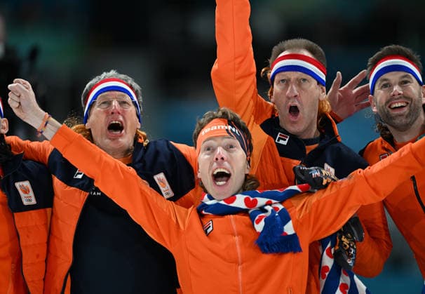 (260213) -- MILAN, Feb. 13, 2026 -- Jorrit Bergsma (front) of the Netherlands celebrates after the Speed skating, Eisschnelllauf men s 10000m event at the Milan-Cortina 2026 Olympic Winter games, Winterspiele,Spiele, Summer games in Milan, Italy, Feb. 13, 2026. ) (MICO2026)ITALY-MILAN-OLYMPIC WINTER GAMES-SPEED SKATING-MEN S 10000M WuxWei 