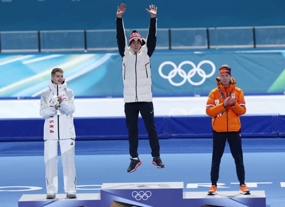 (260213) -- MILAN, Feb. 13, 2026 -- Gold medalist Metodej Jilek (C) of the Czech Republic, silver medalist Vladimir Semirunniy (L) of Poland and bronze medalist Jorrit Bergsma of the Netherlands celebrate during the awarding ceremony of the Speed skating, Eisschnelllauf men s 10000m event at the Milan-Cortina 2026 Olympic Winter games, Winterspiele,Spiele, Summer games in Milan, Italy, Feb. 13, 2026. ) (MICO2026)ITALY-MILAN-OLYMPIC WINTER GAMES-SPEED SKATING-MEN S 10000M DuxXiaoyi 
