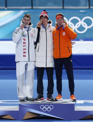 (260213) -- MILAN, Feb. 13, 2026 -- Gold medalist Metodej Jilek (C) of the Czech Republic, silver medalist Vladimir Semirunniy (L) of Poland and bronze medalist Jorrit Bergsma of the Netherlands celebrate during the awarding ceremony of the Speed skating, Eisschnelllauf men s 10000m event at the Milan-Cortina 2026 Olympic Winter games, Winterspiele,Spiele, Summer games in Milan, Italy, Feb. 13, 2026. ) (MICO2026)ITALY-MILAN-OLYMPIC WINTER GAMES-SPEED SKATING-MEN S 10000M DuxXiaoyi 
