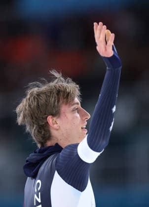 (260213) -- MILAN, Feb. 13, 2026 -- Metodej Jilek of the Czech Republic waves after the Speed skating, Eisschnelllauf men s 10000m event at the Milan-Cortina 2026 Olympic Winter games, Winterspiele,Spiele, Summer games in Milan, Italy, Feb. 13, 2026. ) (MICO2026)ITALY-MILAN-OLYMPIC WINTER GAMES-SPEED SKATING-MEN S 10000M DuxXiaoyi 