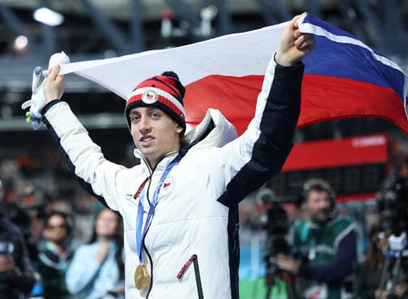 (260213) -- MILAN, Feb. 13, 2026 -- Metodej Jilek of the Czech Republic celebrates after the awarding ceremony of the Speed skating, Eisschnelllauf men s 10000m event at the Milan-Cortina 2026 Olympic Winter games, Winterspiele,Spiele, Summer games in Milan, Italy, Feb. 13, 2026. ) (MICO2026)ITALY-MILAN-OLYMPIC WINTER GAMES-SPEED SKATING-MEN S 10000M LixJing 