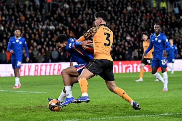 Reece James of Chelsea and Ryan Giles of Hull City Hull City v Chelsea, Emirates FA Cup, Fourth Round, Football, MKM Stadium, Hull, UK - 13 Feb 2026Hull MKM Stadium United Kingdom EDITORIAL USE ONLY No use with unauthorised audio, video, data, fixture lists, club league logos or live services. Online in-match use limited to 120 images, no video emulation. No use in betting, games or single club league player publications. Copyright: xAnnaxGowthorpe Shutterstockx 16593536s