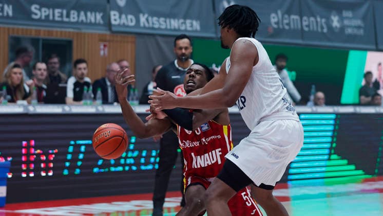 In the picture from left Marcus Carr Wuerzburg Baskets, 5 against Osun Osunniyi MLP Academics Heidelberg, 12 13 02 2026, Fitness First Wuerzburg Baskets vs MLP Academics Heidelberg, easyCredit BBL, Matchday 20, Germany, 97072, tectake Arena Wuerzburg, Copyright: HMBxMedia xJulienxBecker