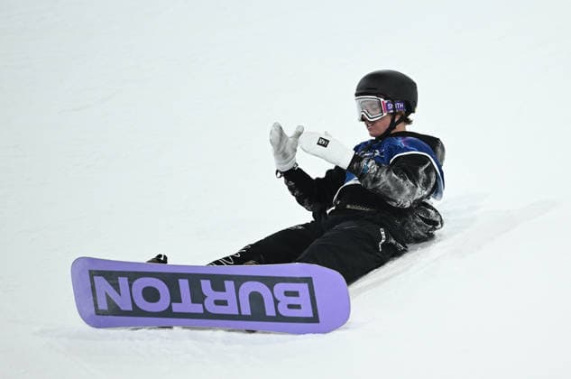 2026 WINTER Olympic Games, Olympische Spiele, Olympia, OS Campbell Melville Ives of New Zealand reacts after falling during the 3rd run of the Men™s Snowboard Halfpipe Final at the Livigno Snow Park on day 7 of the 2026 Milano Cortina Winter Olympic Games in Italy, Friday, February 13, 2026. ( NO ARCHIVING, EDITORIAL USE ONLY MILANO LOMBARDY ITALY  Copyright: xDANxHIMBRECHTSx 20260214150762911774