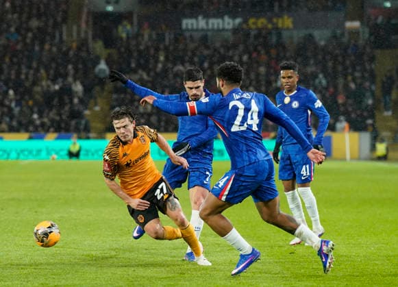 Kingston upon Hull, England, 13th February 2026. Regan Slater of Hull City skips past Reece James of Chelsea during the Hull City vs Chelsea FA Cup fourth round match at the MKM Stadium, Kingston upon Hull. Picture credit should read: Andrew Yates Sportimage EDITORIAL USE ONLY. No use with unauthorised audio, video, data, fixture lists, club league logos or live services. Online in-match use limited to 120 images, no video emulation. No use in betting, games or single club league player publications. SPI_024_AY_Hull_Chelsea SPI-4532-0023