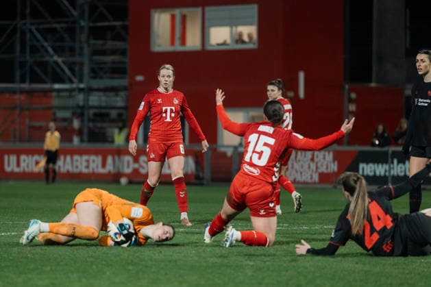 13.02.26, Women, Football, Google Pixel Frauen Bundesliga, Season 2025 2026, Bayer 04 Leverkusen - 1.FC Köln, Matchday 18 Rafaela Borggräfe ( 12 - Bayer 04 Leverkusen) save after a offense action from 1.FC Köln Leverkusen Ulrich-Haberland-Stadion NRW Deutschland
