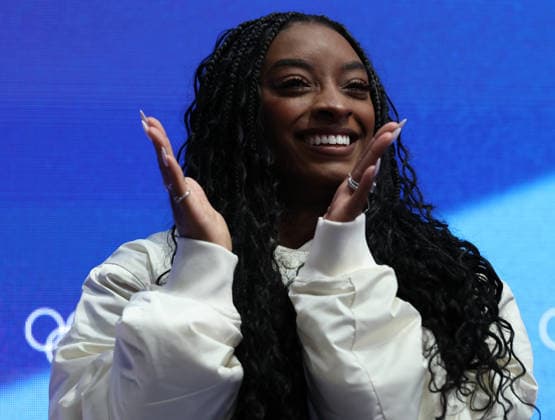 February 13, 2026, Milan, Lombardy, Italy: Artistic Gymnastics legends SIMONE BILES of USA attends the Free Skating program in the Men Single Skating of the Figure skating, Eiskunstlauf at the Milano Cortina 2026 Winter Olympic Games, Olympische Spiele, Olympia, OS Milan Italy - ZUMAc179 20260213_oly_c179_220 Copyright: xMickaelxChavetx
