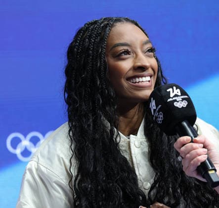 February 13, 2026, Milan, Lombardy, Italy: Artistic Gymnastics legends SIMONE BILES of USA attends the Free Skating program in the Men Single Skating of the Figure skating, Eiskunstlauf at the Milano Cortina 2026 Winter Olympic Games, Olympische Spiele, Olympia, OS Milan Italy - ZUMAc179 20260213_oly_c179_222 Copyright: xMickaelxChavetx
