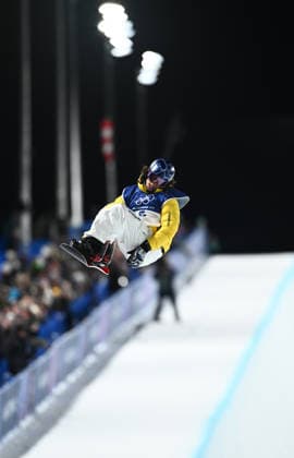 2026 WINTER Olympic Games, Olympische Spiele, Olympia, OS Valentino Guseli of Australia competes during the Men™s Snowboard Halfpipe Final at the Livigno Snow Park on day 7 of the 2026 Milano Cortina Winter Olympic Games in Italy, Friday, February 13, 2026. ( NO ARCHIVING, EDITORIAL USE ONLY MILANO LOMBARDY ITALY  Copyright: xDANxHIMBRECHTSx 20260214194427656269