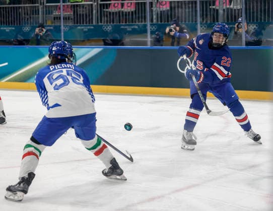 United States Tessa Janecke (22) shoots past i55 during the Women s Playoff Quarterfinal game between Italy and the USA at the Milano Rho Ice hockey, Eishockey Arena in Milan, Italy, on Friday, February 13, 2026.  OLY202602138606 AARONxJOSEFCZYK