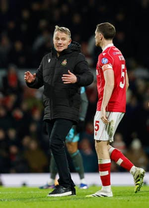 Wrexham, Wales, 13th February 2026. Phil Parkinson manager of Wrexham instructs Dominic Hyam of Wrexham during the Wrexham vs Ipswich Town FA Cup fourth round match at the SToK Car Ras, Wrexham. Picture credit should read: Cody Froggatt Sportimage EDITORIAL USE ONLY. No use with unauthorised audio, video, data, fixture lists, club league logos or live services. Online in-match use limited to 120 images, no video emulation. No use in betting, games or single club league player publications. SPI_032_CF_WREXHAM_V_IPSWICH SPI-4531-0031