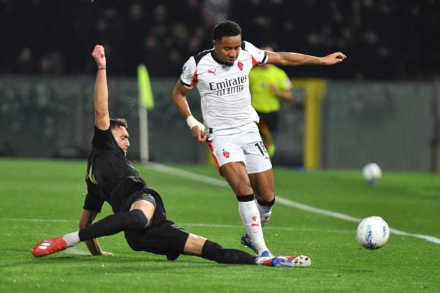 CALCIO - Serie A - Pisa SC vs AC Milan Simone Canestrelli (Pisa) Christopher Alan Nkunku (Milan) during Pisa SC vs AC Milan, Italian soccer Serie A match in Pisa, Italy, February 13 2026 Pisa Italy  Copyright: xIPAxSport ABACAx