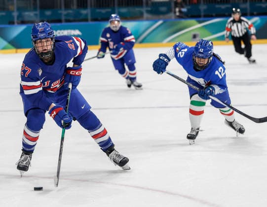 Italy s Rebecca Roccella (12) skates to catch United States Taylor Heise (27) in the first period of the Women s Playoff Quarterfinal game between Italy and the USA at the Milano Rho Ice hockey, Eishockey Arena in Milan, Italy, on Friday, February 13, 2026.  OLY202602138615 AARONxJOSEFCZYK