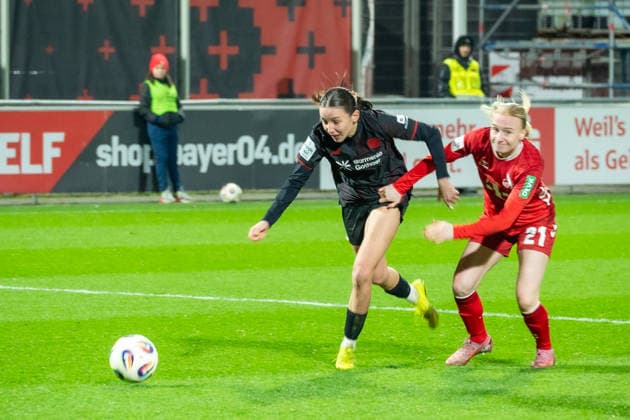 Germany Soccer Google Pixel Women Bundesliga 2025 2026 Bayer 04 Leverkusen vs 1 FC Köln 18 Matchday Ulrich Haberland Stadion Leverkusen Loren Bender Bayer 04 Leverkusen, 19 Anna Gerhardt B1 FC Köln, 21 Copyright: xOrhanxHabashx