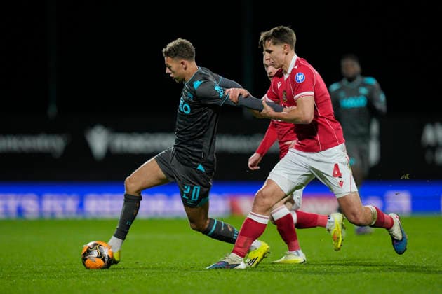 13th February 2026; SToK Cae Ras Stadium, Wrexham, Wales; FA Cup Football, Wrexham versus Ipswich Town; Max Cleworth of Wrexham competes for the ball with Kasey McAteer of Ipswich Town  StevexFlynn