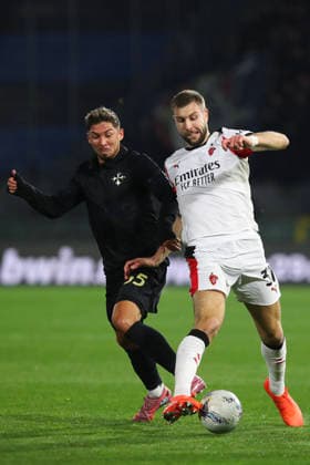 Felipe Loyola of AC Pisa Calcio 1909 and Strahinja Pavlovic of AC Milan compete for the ball during the serie A match between SC Pisa Calcio 1909 and AC Milan at Arena Garibaldi - Romeo Anconetani - Cetilar Arena Stadium in Pisa (Italy), February 13, 2026. massimilianoxcarnabuci