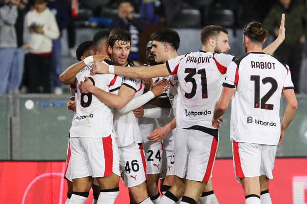 Ruben Loftus-Cheek of AC Milan celebrates with his team mates the goal of 0-1 scored during the serie A match between SC Pisa Calcio 1909 and AC Milan at Arena Garibaldi - Romeo Anconetani - Cetilar Arena Stadium in Pisa (Italy), February 13, 2026. massimilianoxcarnabuci