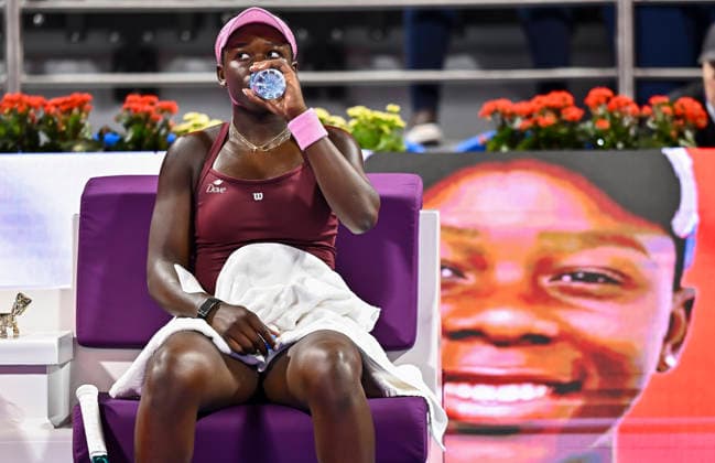 WTA, Tennis Damen QATAR OPEN 2026-SEMIFINAL Victoria Mboko of Canadacompetes in her women s singles semifinal match against Jelena Ostapenko of Latvia during the WTA Qatar TotalEnergies Open 2026 tennis tournament at the Khalifa International Tennis Complex in Doha, Qatar, on February 13, 2026. ¨ DOHA Qatar Copyright: xNOUSHADx
