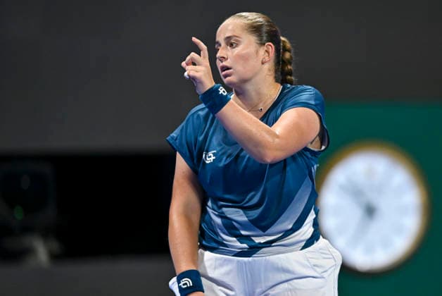 WTA, Tennis Damen QATAR OPEN 2026-SEMIFINAL Jelena Ostapenko of Latvia competes in her women s singles semifinal match against Victoria Mboko of Canada during the WTA Qatar TotalEnergies Open 2026 tennis tournament at the Khalifa International Tennis Complex in Doha, Qatar, on February 13, 2026. ¨ DOHA Qatar Copyright: xNOUSHADx