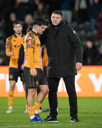 Hull City v Chelsea Emirates FA Cup Hull City manager Sergej JakiroviÄ‡ (right) with Ryan Giles of Hull City following the Emirates FA Cup Fourth Round match between Hull City and Chelsea at the MKM Stadium, Hull. 13 02 2026 UK Newspapers OUT Copyright: xMattxWilkinsonx FIL-22963-0164