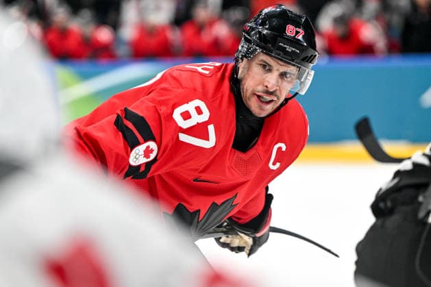 MILAN, ITALY - FEBRUARY 13: Sidney Crosby of Canada focus before a faceoff during the Men™s Prelim Round match between Canada and Switzerland on day seven of the Milano Cortina 2026 Winter Olympic Games, Olympische Spiele, Olympia, OS at Milano Santagiulia IHO Arena on February 13, 2026 in Milan, Italy. Milan Milano Santagiulia IHO Arena Italy *** MILAN, ITALY FEBRUARY 13 Sidney Crosby of Canada focus before a faceoff during the Men™s Prelim Round match between Canada and Switzerland on day seven of the Milano Cortina 2026 Winter Olympic games at Milano Santagiulia IHO Arena on February 13, 2026 in Milan, Italy Milan Milano Santagiulia IHO Arena Italy Copyright: xJustPictures.ch AndreaxBrancax jp-en-EuSpIm-AB-AAB_646213022026