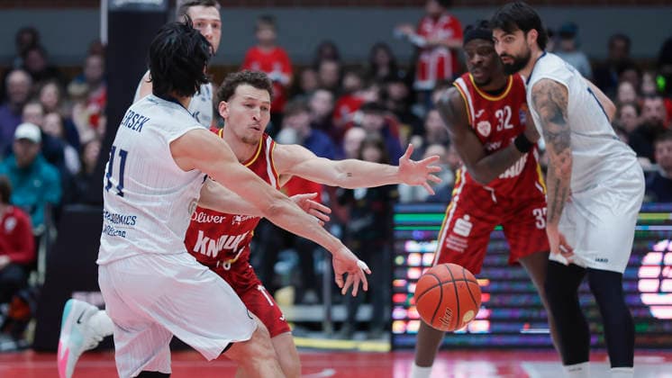 In the picture from left Erol Ersek MLP Academics Heidelberg, 11 is defended by Brae Ivey Wuerzburg Baskets, 11 13 02 2026, Fitness First Wuerzburg Baskets vs MLP Academics Heidelberg, easyCredit BBL, Matchday 20, Germany, 97072, tectake Arena Wuerzburg, Copyright: HMBxMedia xJulienxBecker