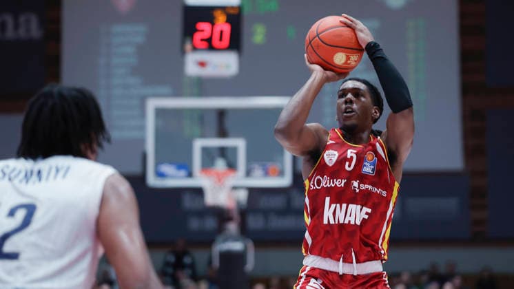 In the picture Marcus Carr Wuerzburg Baskets, 5 with the basket shot 13 02 2026, Fitness First Wuerzburg Baskets vs MLP Academics Heidelberg, easyCredit BBL, Matchday 20, Germany, 97072, tectake Arena Wuerzburg, Copyright: HMBxMedia xJulienxBecker