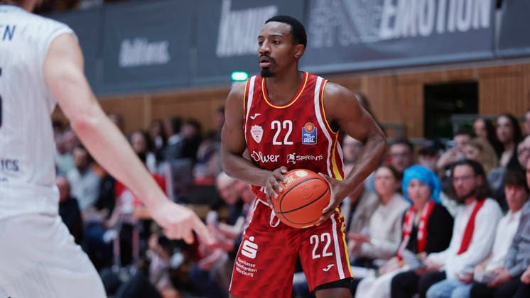 In the picture Johnathan Stove Wuerzburg Baskets, 22 on the ball 13 02 2026, Fitness First Wuerzburg Baskets vs MLP Academics Heidelberg, easyCredit BBL, Matchday 20, Germany, 97072, tectake Arena Wuerzburg, Copyright: HMBxMedia xJulienxBecker
