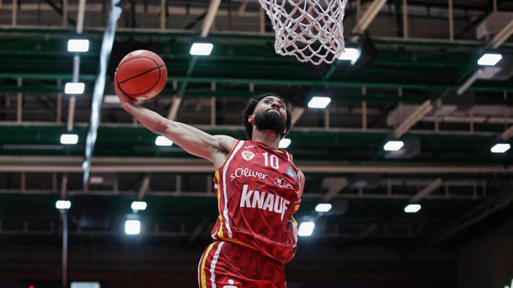 In the picture Davion Mintz Wuerzburg Baskets, 10 with the dunk 13 02 2026, Fitness First Wuerzburg Baskets vs MLP Academics Heidelberg, easyCredit BBL, Matchday 20, Germany, 97072, tectake Arena Wuerzburg, Copyright: HMBxMedia xJulienxBecker