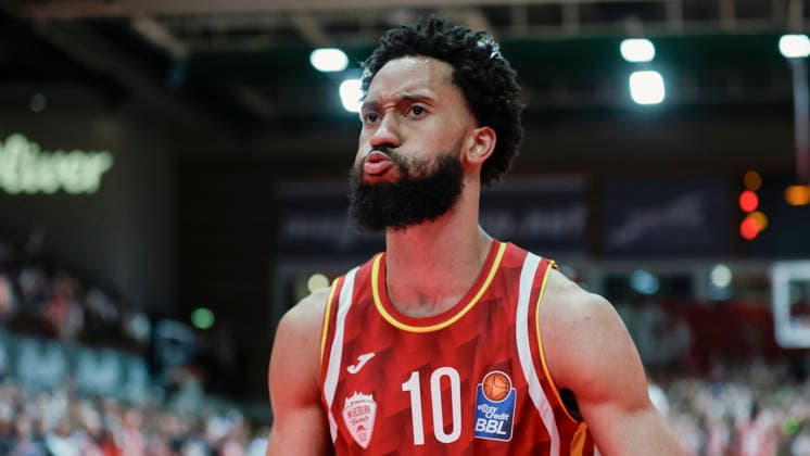In the picture Davion Mintz Wuerzburg Baskets, 10 reacts after on his dunk 13 02 2026, Fitness First Wuerzburg Baskets vs MLP Academics Heidelberg, easyCredit BBL, Matchday 20, Germany, 97072, tectake Arena Wuerzburg, Copyright: HMBxMedia xJulienxBecker
