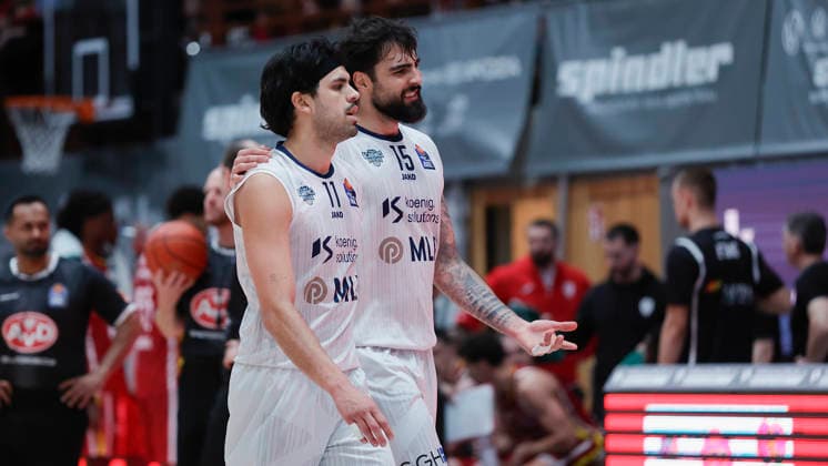 In the picture from left Erol Ersek MLP Academics Heidelberg, 11 and Marcel Keßen MLP Academics Heidelberg, 15 13 02 2026, Fitness First Wuerzburg Baskets vs MLP Academics Heidelberg, easyCredit BBL, Matchday 20, Germany, 97072, tectake Arena Wuerzburg, Copyright: HMBxMedia xJulienxBecker
