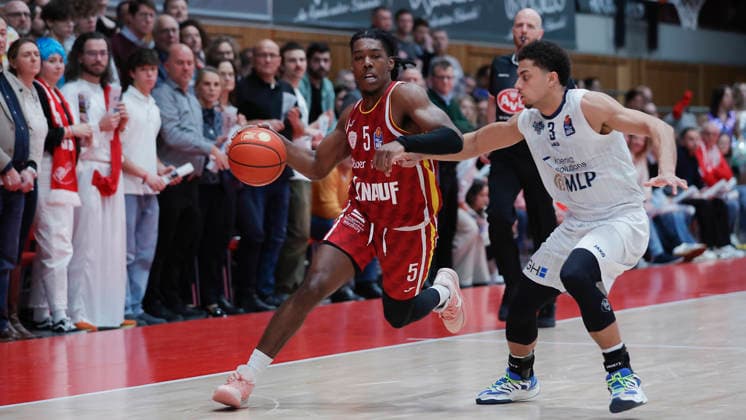 In the picture from left Marcus Carr Wuerzburg Baskets, 5 on the ball against Kevin McClain MLP Academics Heidelberg, 3 13 02 2026, Fitness First Wuerzburg Baskets vs MLP Academics Heidelberg, easyCredit BBL, Matchday 20, Germany, 97072, tectake Arena Wuerzburg, Copyright: HMBxMedia xJulienxBecker