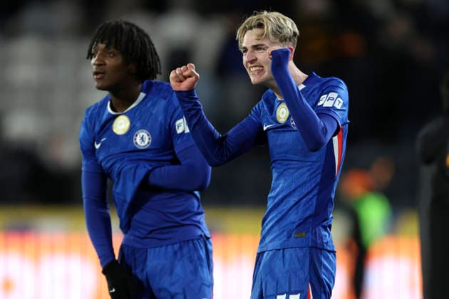 Hull City v Chelsea - Emirates FA Cup Fourth Round Shumaira Mheuka and Jesse Derry of Chelsea celebrate after winning the Emirates FA Cup Fourth Round match between Hull City and Chelsea on February 13, 2026 in Hull, England. WARNING! This Photograph May Only Be Used For Newspaper And Or Magazine Editorial Purposes. May Not Be Used For Publications Involving 1 player, 1 Club Or 1 Competition Without Written Authorisation From Football DataCo Ltd. For Any Queries, Please Contact Football DataCo Ltd on +44 (0) 207 864 9121 Hull MKM Stadium England United Kingdom Copyright: xAllstarxPicturexLibraryxLtdx