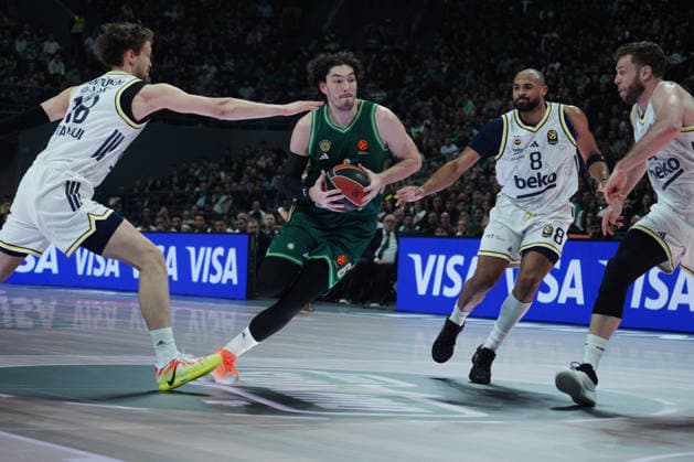 Panathinaikos V Fenerbahce - EuroLeague Cedi Osman plays during the game between Panathinaikos and Fenerbahce at OAKA Arena in Athens, Greece, on February 13, 2026. Athens Greece  Copyright: xGiorgosxArapekosx originalFilename:arapekos-notitle260213_npXqp.jpg