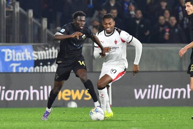 CALCIO - Serie A - Pisa SC vs AC Milan Ebenezer Akinsanmiro (Pisa) Rafael Alexandre Da Conceigao Leao (Milan) during Pisa SC vs AC Milan, Italian soccer Serie A match in Pisa, Italy, February 13 2026 Pisa Italy  Copyright: xIPAxSport ABACAx