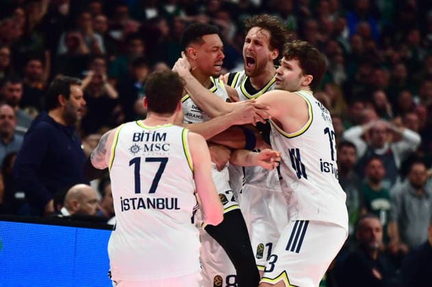 EuroLeague Basketball, Panathinaikos AKTOR Athens vs Fenerbahce Beko Istanbul - Wade Baldwin IV, 2 of Fenerbahce Beko Istanbul celebrates at the end of the Euroleague regular season basketball match between Panathinaikos AKTOR Athens and Fenerbahce Beko Istanbul at Telekom Center Athens on February 13, 2026 in Athens, Greece. ATHENS Greece Copyright: xOnexInchxProductionsx 6851065