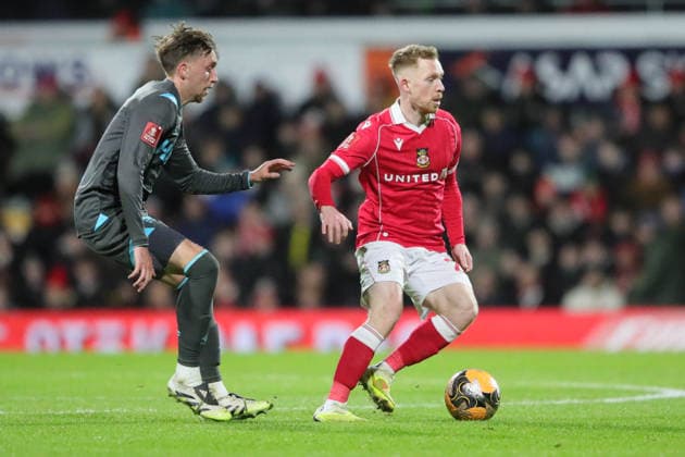 Wrexham FC v Ipswich Town, FA Cup Lewis O™Brien of Wrexham and Dan Neil of Ipswich Town during the FA Cup match between Wrexham FC and Ipswich Town at the Racecourse Ground, Wrexham, UK on 13 February 2026. Wrexham Racecourse Ground Wales UK Editorial use only DataCo restrictions apply See www.football-dataco.com , Copyright: xAlunxRobertsx PSI-23749-0059