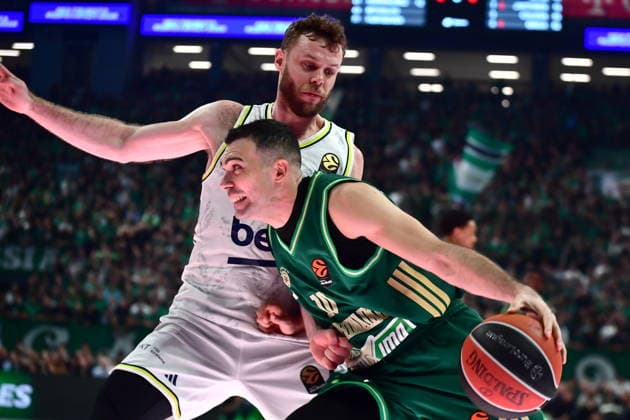 EuroLeague Basketball, Panathinaikos AKTOR Athens vs Fenerbahce Beko Istanbul - Kostas Sloukas, 10 of Panathinaikos AKTOR Athens in action during the Euroleague regular season basketball match between Panathinaikos AKTOR Athens and Fenerbahce Beko Istanbul at Telekom Center Athens on February 13, 2026 in Athens, Greece. ATHENS Greece Copyright: xOnexInchxProductionsx 6851009