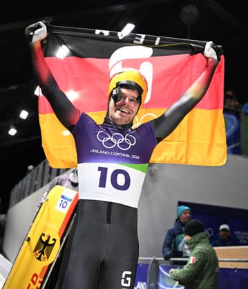 (260214) -- CORTINA D AMPEZZO, Feb. 14, 2026 -- Christopher Grotheer celebrates after his competition during the skeleton men competition heat 4 at the Milan-Cortina 2026 Olympic Winter games, Winterspiele,Spiele, Summer games in Cortina, Italy, Feb. 13, 2026. ) (MICO2026)ITALY-CORTINA D AMPEZZO-OLYMPIC WINTER GAMES-SKELETON-MEN LianxYi 