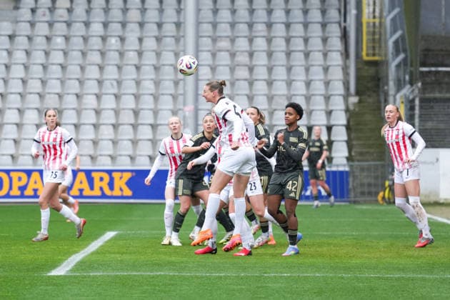 Google Pixel Womens Bundesliga SC Freiburg vs 1 FC Union Berlin, 14 02 2026 Julia Stierli SC Freiburg, 5 with a header in the sixteen Google Pixel Womens Bundesliga SC Freiburg vs 1 FC Union Berlin, Dreisamstadion, 14 02 2026 DFB DFL REGULATIONS PROHIBIT ANY USE OF PHOTOGRAPHS AS IMAGE SEQUENCES AND OR QUASI VIDEO Copyright: xBEAUTIFULxSPORTS Boscox
