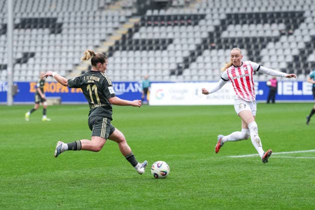 Google Pixel Womens Bundesliga SC Freiburg vs 1 FC Union Berlin, 14 02 2026 Dina Orschmann 1 FC Union Berlin, 11 with a cross Google Pixel Womens Bundesliga SC Freiburg vs 1 FC Union Berlin, Dreisamstadion, 14 02 2026 DFB DFL REGULATIONS PROHIBIT ANY USE OF PHOTOGRAPHS AS IMAGE SEQUENCES AND OR QUASI VIDEO Copyright: xBEAUTIFULxSPORTS Boscox