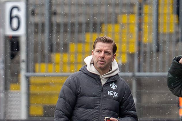Germany, Soccer, 2 Bundesliga, Eintracht Braunschweig SV Darmstadt on 14 02 in Braunschweig Eintracht Stadion Florian Kohfeldt SV Darmstadt 98 Portrait Portrait in the snow Copyright: xSvenxHeidmannx