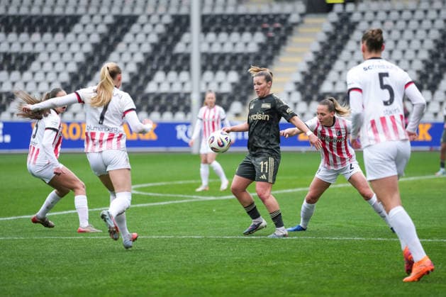 Google Pixel Womens Bundesliga SC Freiburg vs 1 FC Union Berlin, 14 02 2026 duel between Dina Orschmann 1 FC Union Berlin, 11 and Lisa Karl SC Freiburg, 2 Google Pixel Womens Bundesliga SC Freiburg vs 1 FC Union Berlin, Dreisamstadion, 14 02 2026 DFB DFL REGULATIONS PROHIBIT ANY USE OF PHOTOGRAPHS AS IMAGE SEQUENCES AND OR QUASI VIDEO Copyright: xBEAUTIFULxSPORTS Boscox