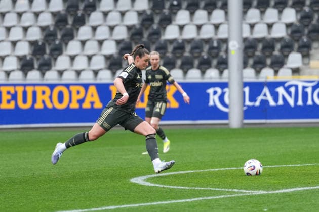 Google Pixel Frauen Bundesliga SC Freiburg vs 1 FC Union Berlin, 14 02 2026 Anna Weiß 1 FC Union Berlin, 21 with her shot to 0 1 Google Pixel Frauen Bundesliga SC Freiburg vs 1 FC Union Berlin, Dreisamstadion, 14 02 2026 DFB DFL REGULATIONS PROHIBIT ANY USE OF PHOTOGRAPHS AS IMAGE SEQUENCES AND OR QUASI VIDEO Copyright: xBEAUTIFULxSPORTS Boscox