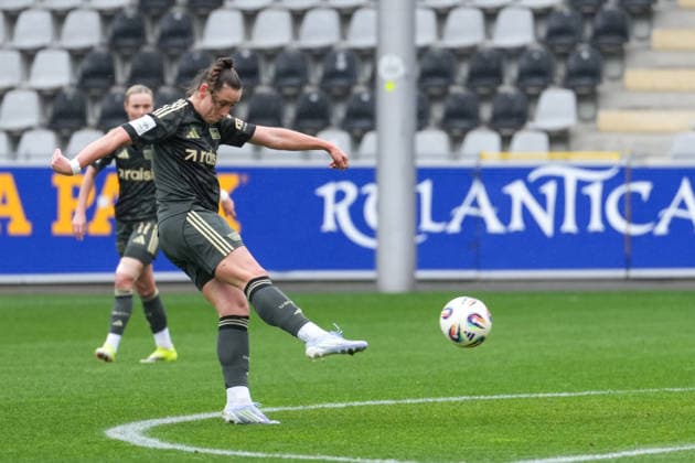 Google Pixel Womens Bundesliga SC Freiburg vs 1 FC Union Berlin, 14 02 2026 Anna Weiß 1 FC Union Berlin, 21 with her goal shot to 0 1 Google Pixel Womens Bundesliga SC Freiburg vs 1 FC Union Berlin, Dreisamstadion, 14 02 2026 DFB DFL REGULATIONS PROHIBIT ANY USE OF PHOTOGRAPHS AS IMAGE SEQUENCES AND OR QUASI VIDEO Copyright: xBEAUTIFULxSPORTS Boscox