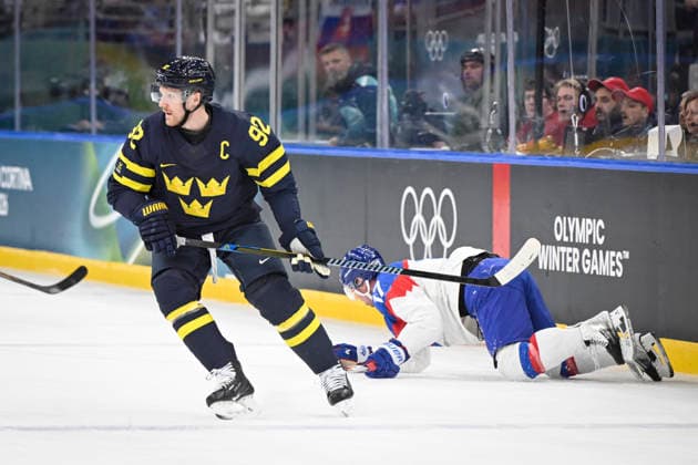 MILAN, ITALY 20260214 Sweden s Gabriel Landeskog (92) and Slovakia s Simon Nemec (17) during the Ice hockey, Eishockey match in Group B between Sweden and Slovakia at Santagiulia Arena during the Olympic Games, Olympische Spiele, Olympia, OS in Milan. *** The image is included in the SPORTS PACKAGE. For others PAYMENT IMAGE *** MILANO ITALY x10070x *** MILAN, ITALY 20260214 Sweden s Gabriel Landeskog 92 and Slovakia s Simon Nemec 17 during the ice hockey match in Group B between Sweden and Slovakia at Santagiulia Arena during the Olympic Games in Milan The image is included in the SPORTS PACKAGE For others PAYMENT IMAGE MILANO ITALY x10070x  Copyright: xJessicaxGow TTx 2026 OLYMPICS ICE HOCKEY SWEDEN-SLOVAKIA
