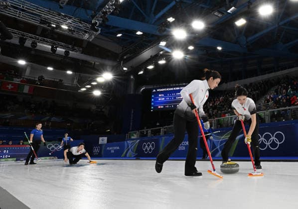 (260214) -- CORTINA D AMPEZZO, Feb. 14, 2026 -- Han Yu (2nd R) and Jiang Jiayi (1st R) of China compete during the curling women round robin session 4 match between China and Italy at the 2026 Milan-Cortina Winter Olympics in Cortina, Italy, Feb. 14, 2026. ) (MICO2026)ITALY-CORTINA D AMPEZZO-OLYMPIC Winter games, Winterspiele,Spiele, Summer games CURLING-WOMEN-ROUND ROBIN-CHN VS ITA LianxYi 